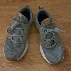 New Balance tennis shoes size 8